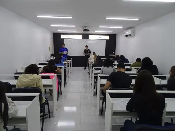 Estratégias personalizadas para sucesso no vestibular: a jornada do aluno Plus Aprendizagens